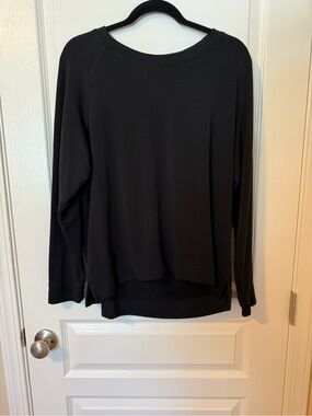 Lou & Grey Black Long-Sleeve Crewneck Sweatshirt